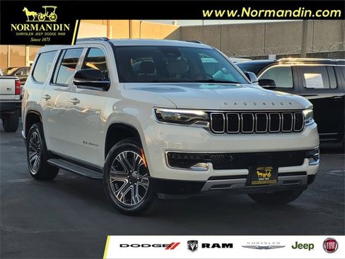 Used 2024 Jeep Wagoneer Series II w/ Flexible Seating Group image 1