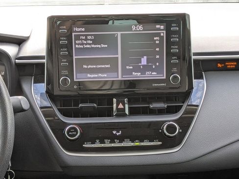 Used 2021 Toyota Corolla LE image 17