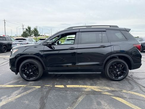 Certified 2024 Honda Passport Black Edition image 9