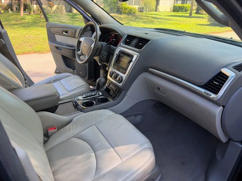 Used 2017 GMC Acadia Limited SLT image 13