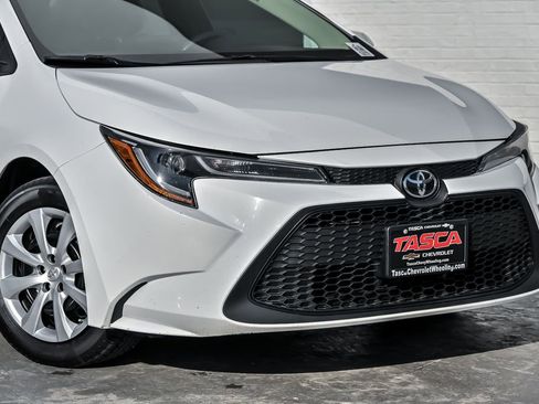Used 2022 Toyota Corolla LE FWD image 3