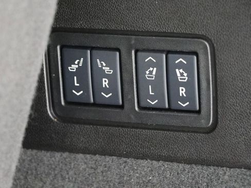 Used 2025 Cadillac XT6 Premium Luxury image 34