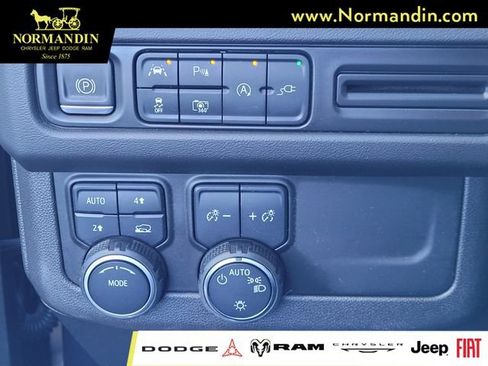Used 2022 Chevrolet Tahoe LT w/ Luxury Package AWD/4WD image 13