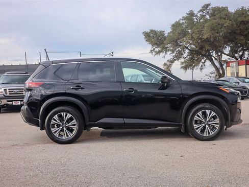 Used 2022 Nissan Rogue SV w/ SV Premium Package image 4