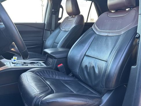 Used 2023 Ford Explorer Platinum w/ Technology Package image 18