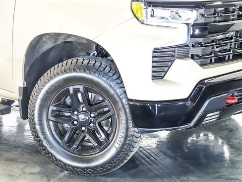 Certified 2023 Chevrolet Silverado 1500 LT Trail Boss w/ LPO, Dark Essentials Package AWD/4WD image 4
