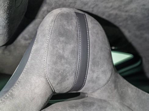Used 2023 Aston Martin V8 Vantage Coupe RWD image 38
