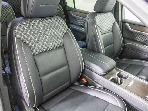 Used 2024 GMC Acadia Denali image 43