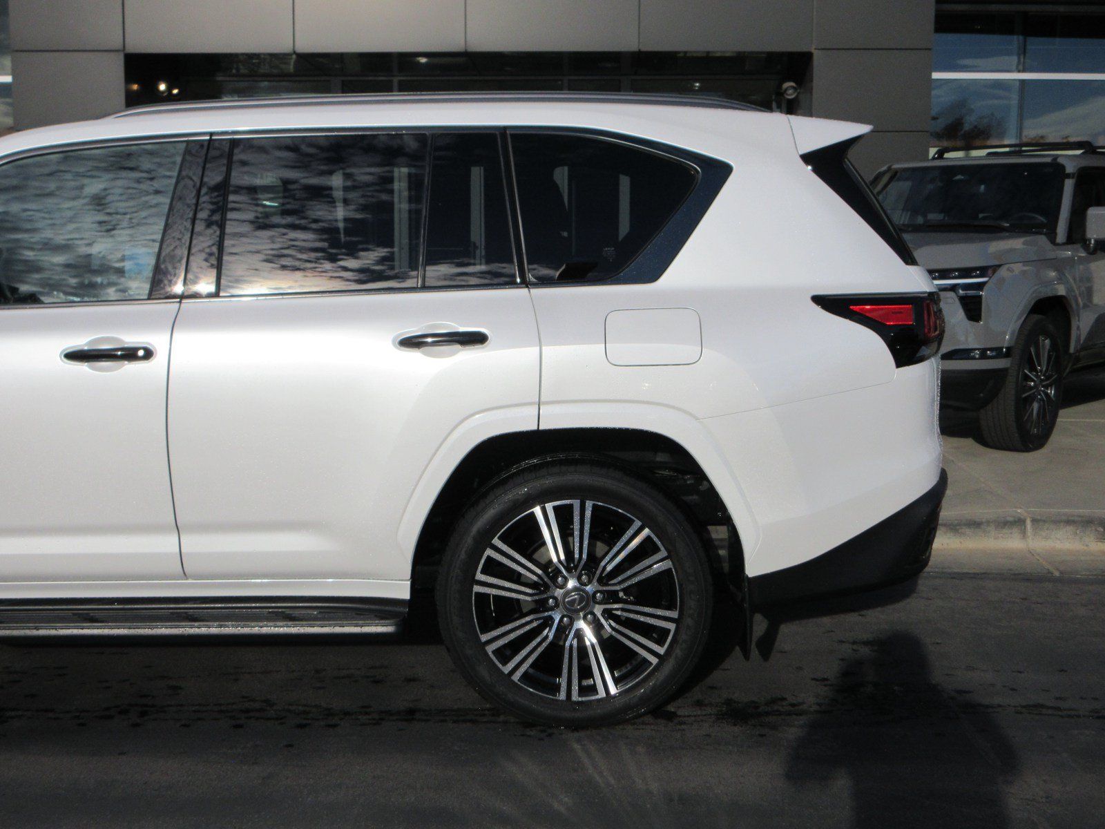 Used 2024 Lexus LX 600 4WD w/ Appearance Package image 4