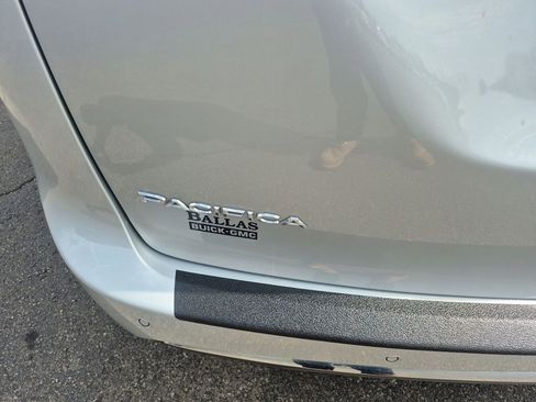 Used 2024 Chrysler Pacifica Touring-L image 33