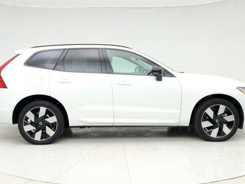 Used 2024 Volvo XC60 T8 Plus image 4