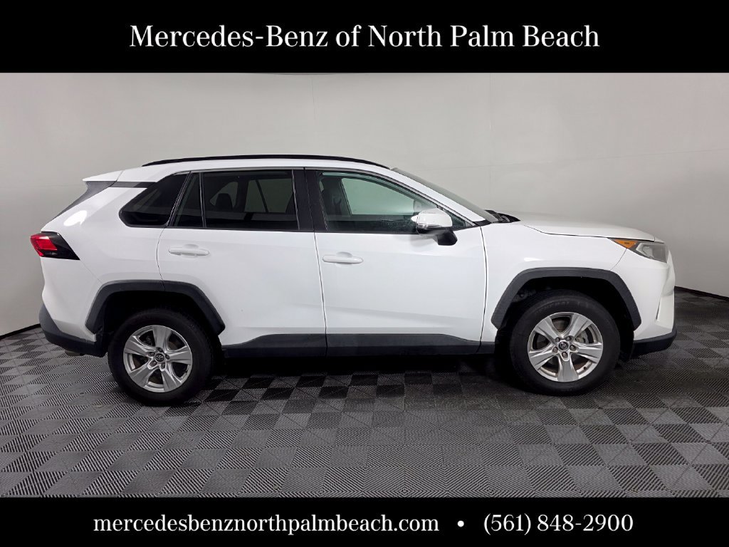 Used 2021 Toyota RAV4 XLE w/ Convenience Package FWD image 7