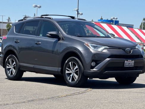 Used 2018 Toyota RAV4 XLE AWD/4WD image 5