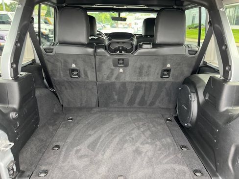 Used 2022 Jeep Wrangler Unlimited Sahara AWD/4WD image 41