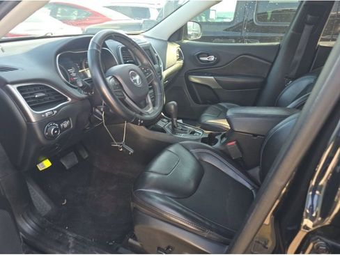 Used 2019 Jeep Cherokee Latitude Plus image 11