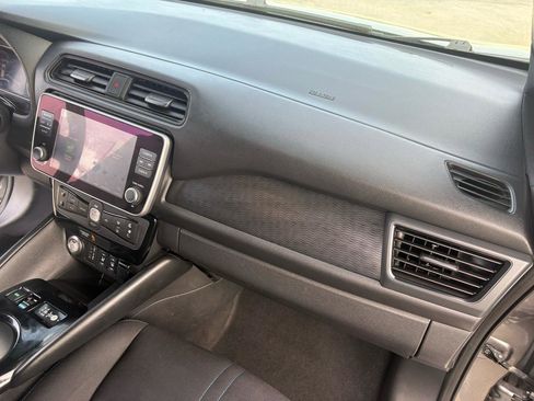 Used 2021 Nissan Leaf SV w/ SV Technology Package image 43