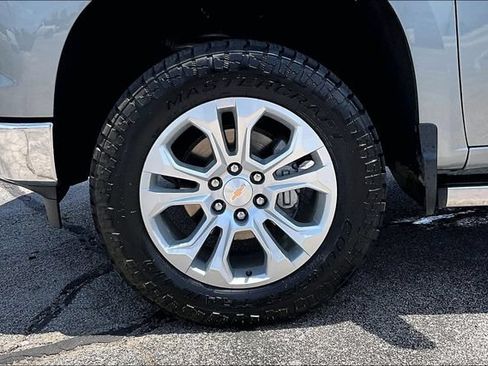 Used 2025 Chevrolet Silverado 1500 LTZ AWD/4WD image 35