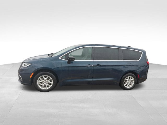 Used 2025 Chrysler Pacifica Select FWD image 7