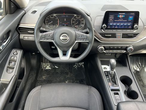 Used 2025 Nissan Altima 2.5 SV AWD/4WD image 12
