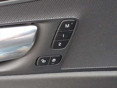 Certified 2023 Volvo XC60 B5 Core w/ Climate Package image 14