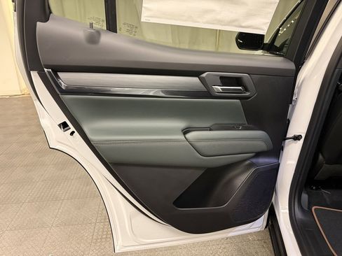 New 2026 GMC Terrain AT4 w/ LPO, Black Badging Package image 22