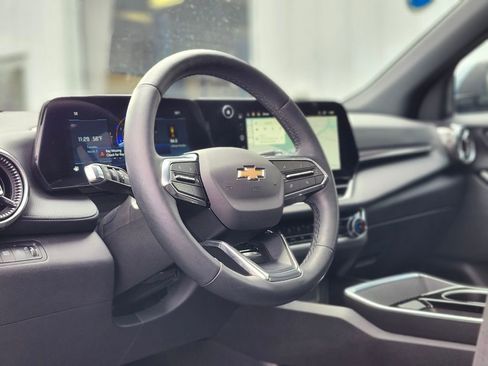 Used 2025 Chevrolet Equinox LT w/ Safety and Technology Package image 17