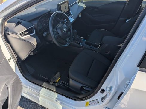 Used 2025 Toyota Corolla LE image 9