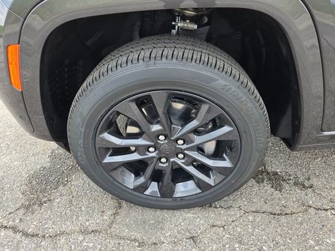 New 2026 Jeep Grand Cherokee L Limited AWD/4WD image 9