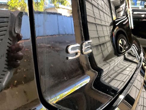 Used 2024 Volkswagen Atlas Cross Sport SE image 11