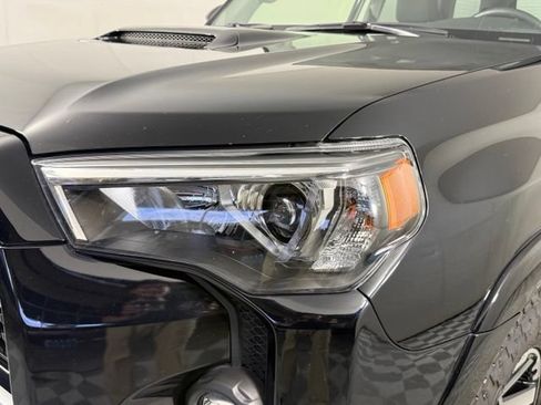 Used 2022 Toyota 4Runner TRD Off-Road AWD/4WD image 12