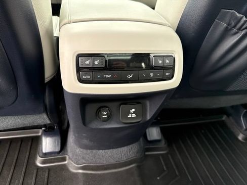 Used 2023 Hyundai Palisade Limited AWD/4WD image 16