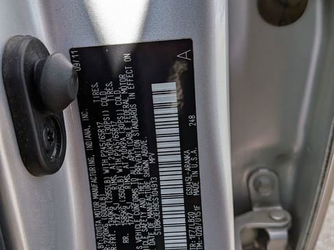 Used 2012 Toyota Highlander SE w/ Tow Pkg image 8