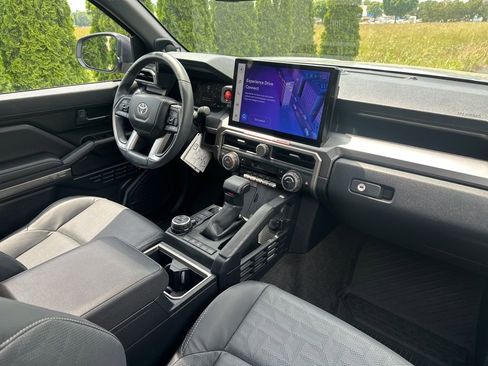 Certified 2025 Toyota 4Runner TRD Off-Road Premium AWD/4WD image 34