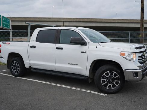 Used 2017 Toyota Tundra SR5 image 3