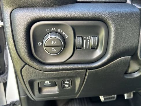 Used 2023 RAM 1500 Laramie AWD/4WD image 17