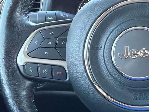 Used 2017 Jeep Renegade Limited FWD image 11