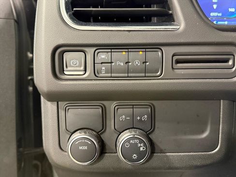 Used 2023 Chevrolet Suburban Premier image 19