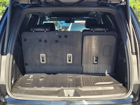 Used 2022 Chevrolet Tahoe Z71 w/ Luxury Package AWD/4WD image 8