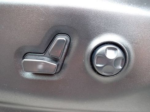 Used 2023 Chrysler Pacifica Touring-L FWD image 23