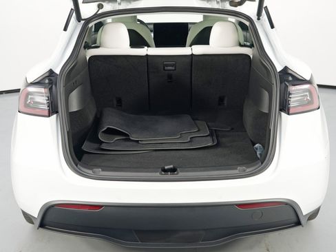 Used 2020 Tesla Model Y Long Range image 10