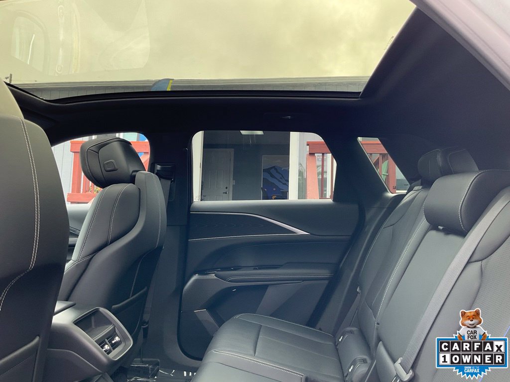 Used 2024 Cadillac Lyriq Luxury AWD/4WD image 38