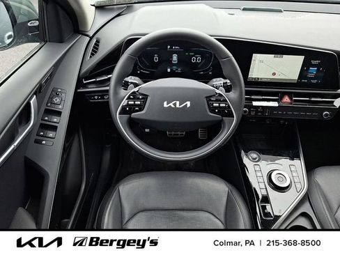 Used 2023 Kia Niro SX Touring image 14