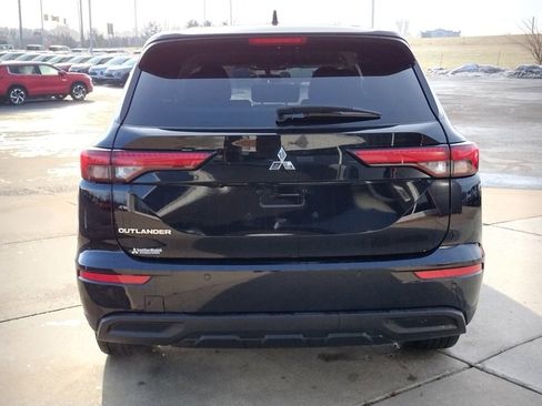 Used 2022 Mitsubishi Outlander ES image 6