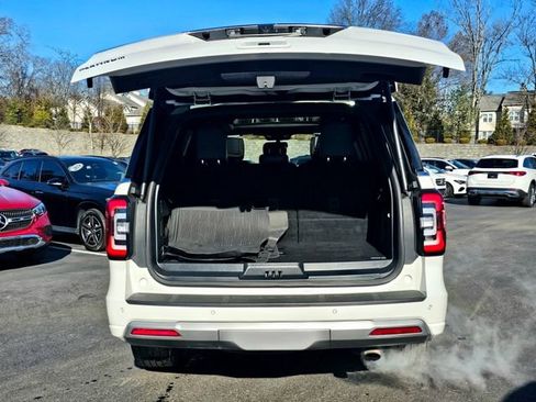 Used 2023 Ford Expedition Platinum image 9