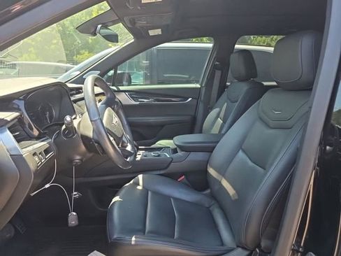 Used 2022 Cadillac XT6 Premium Luxury FWD image 3
