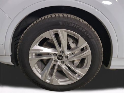 Used 2023 Audi Q7 3.0T Prestige image 11