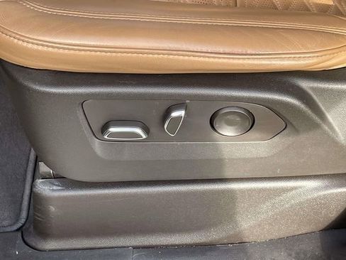 Used 2023 Cadillac Escalade Premium Luxury image 16