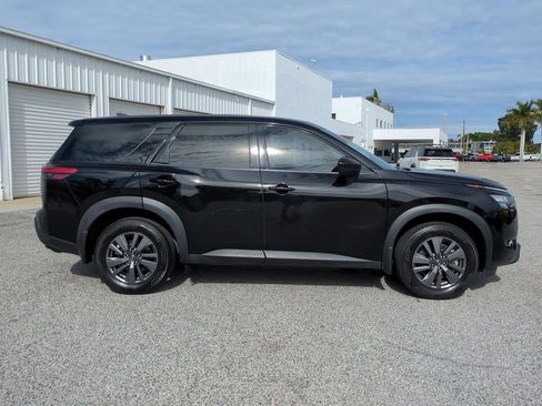 Certified 2024 Nissan Pathfinder S image 4