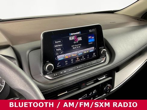 Used 2023 Nissan Rogue SV image 9