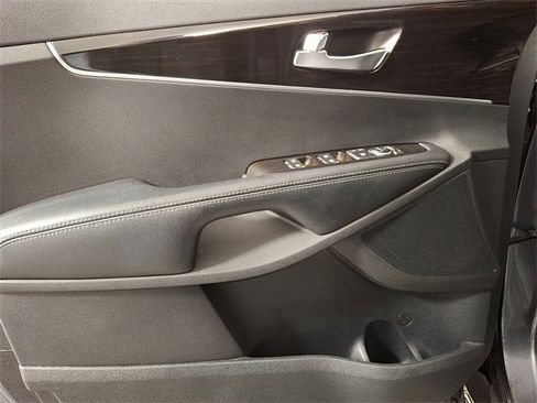 Used 2020 Kia Sorento LX image 14